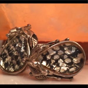 Beautiful vintage earrings, clip on